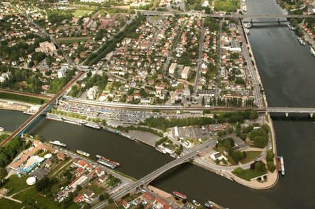 Le TGV s'arrête en gare de Conflans Fin d'Oise